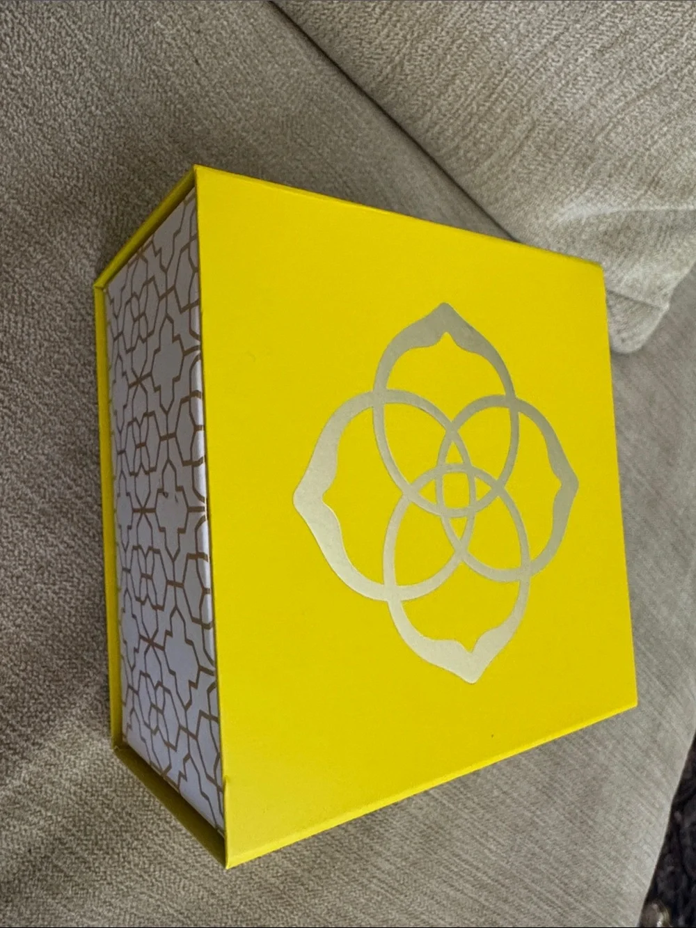 Kendra Scott jewelry box